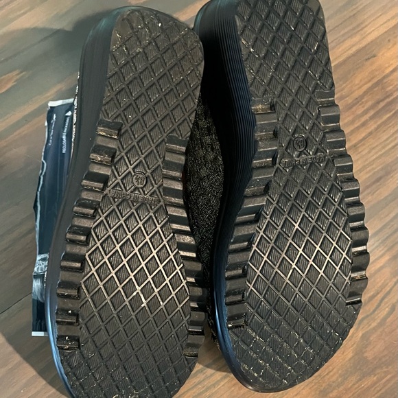 Ladies wedge summer/fall shoes, SUPER comfy. - Picture 6 of 6